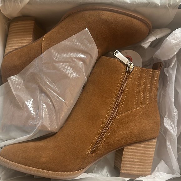 Blondo Brand New NOA Camel Suede Waterproof Boots 💖 - Picture 4 of 11